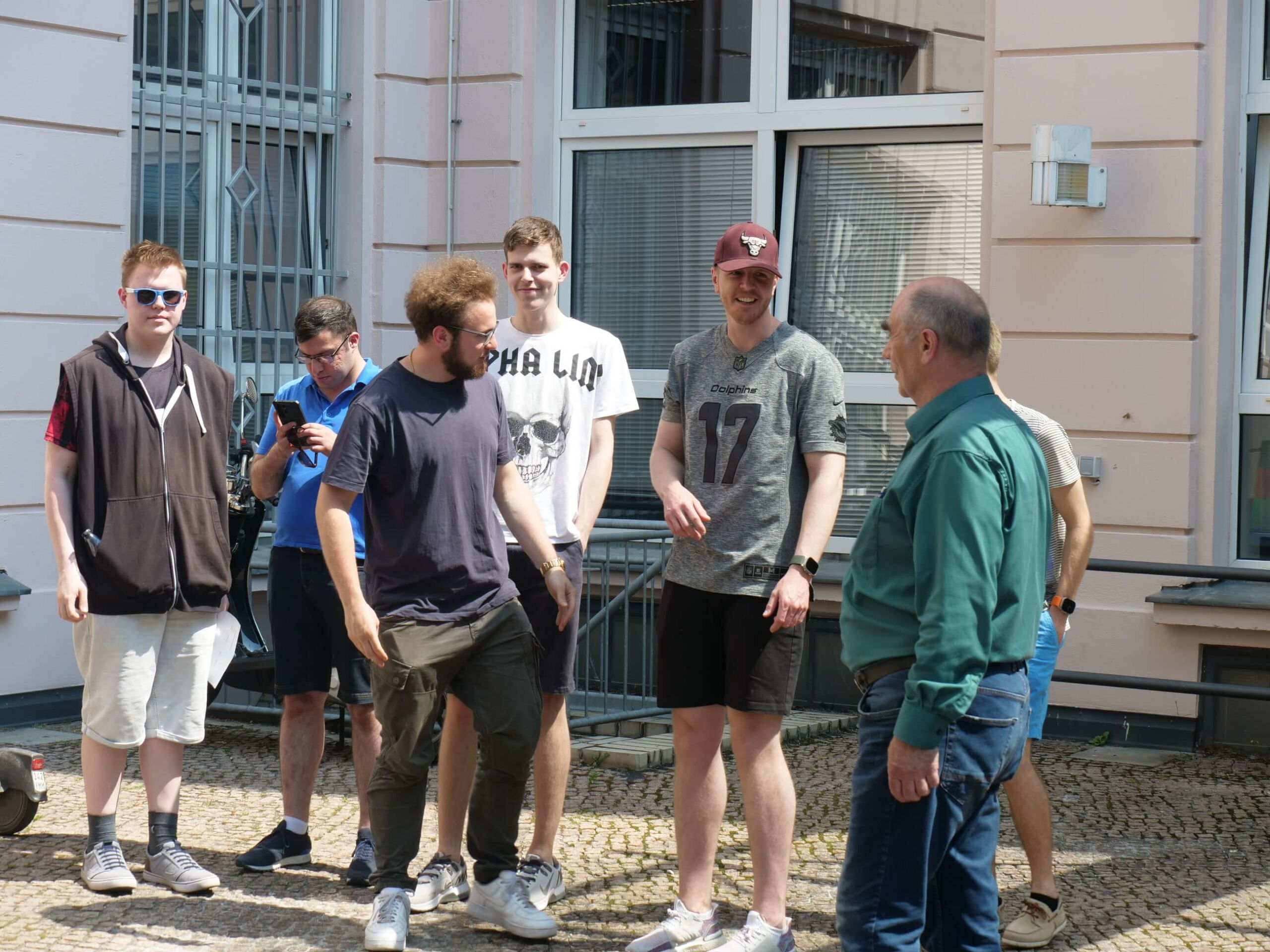 Schülergruppe mit Campus Berlin Lehrkraft Herr Irrgang