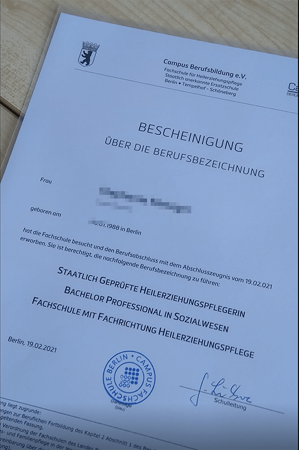 Heilerziehungsklasse Feierliche Übergabe der Bachelor Urkunde Campus Berlin