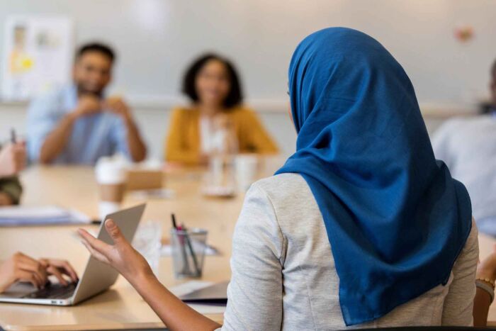 Das Afghanistan Komitee setzt sich für die Integration afghanischer Menschen in Deutschland ein. Campus Berlin unterstützt bei Bildungsfragen.